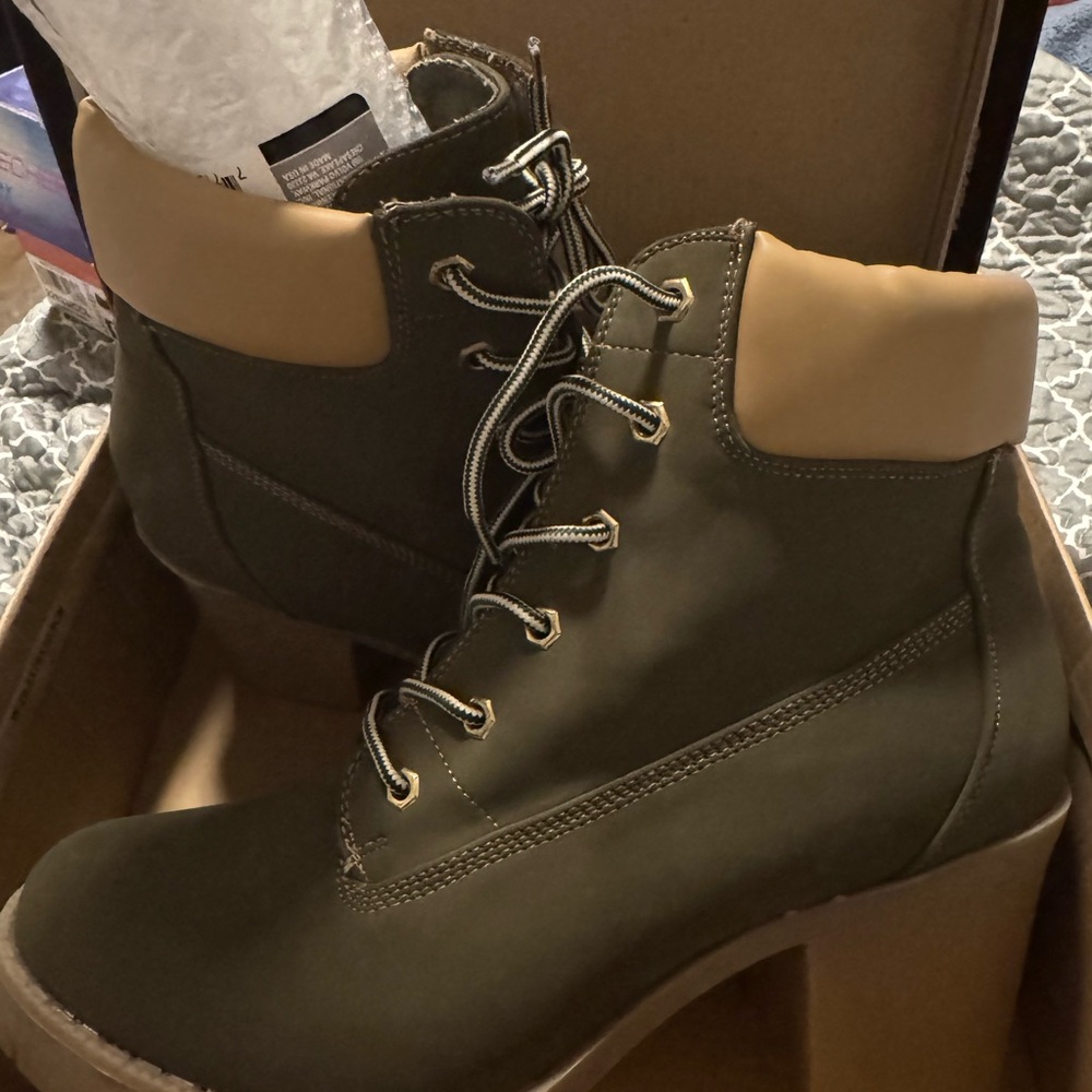 Women’s Lace-Up Heeled Ankle Boots - Olive
